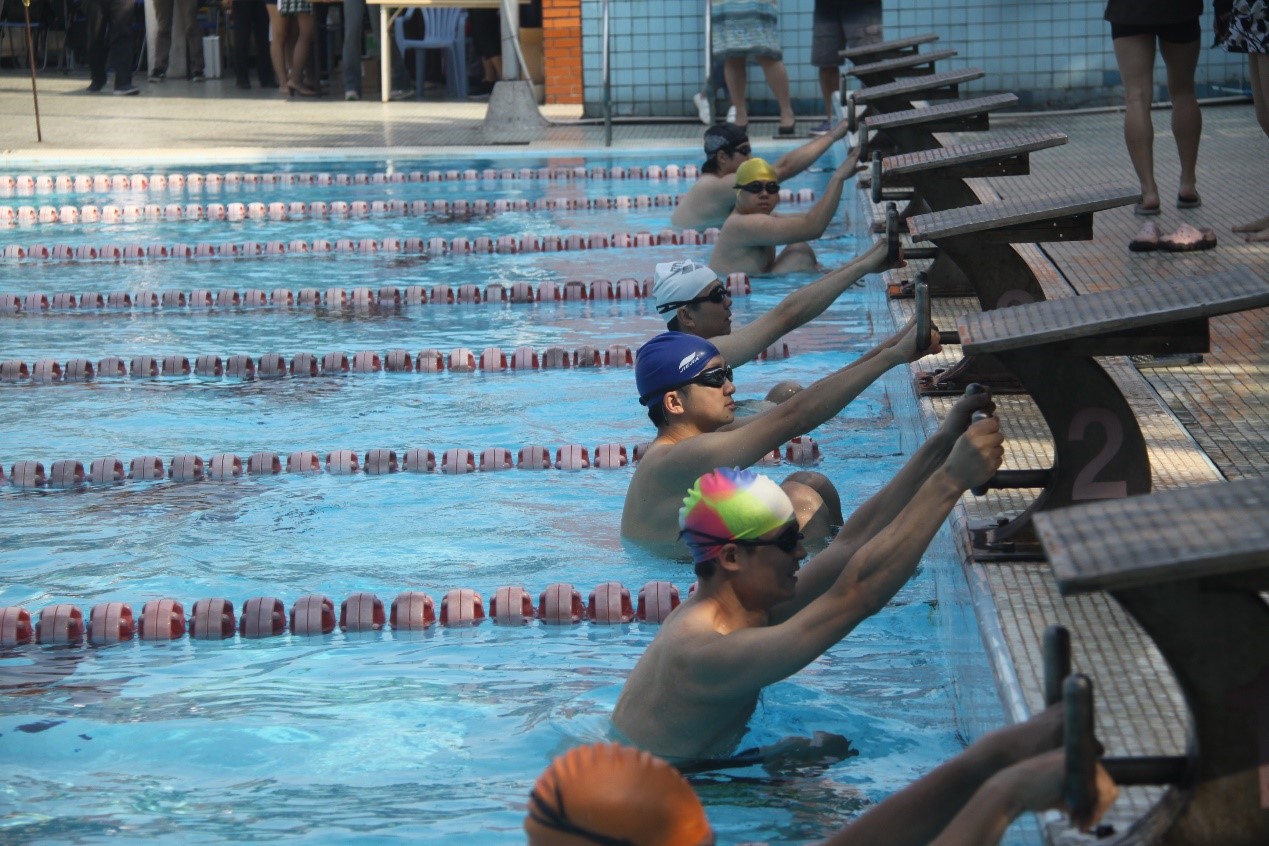 学习十九大精神，从“新”开始——williamhill中国首次组队参加William希尔教职工游泳比赛勇创佳绩