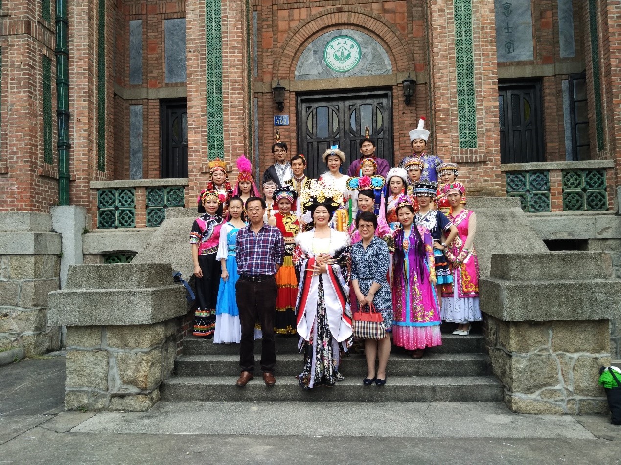 献礼93周年校庆我院 “华夏霓裳——服饰民族志”节目演出圆满成功