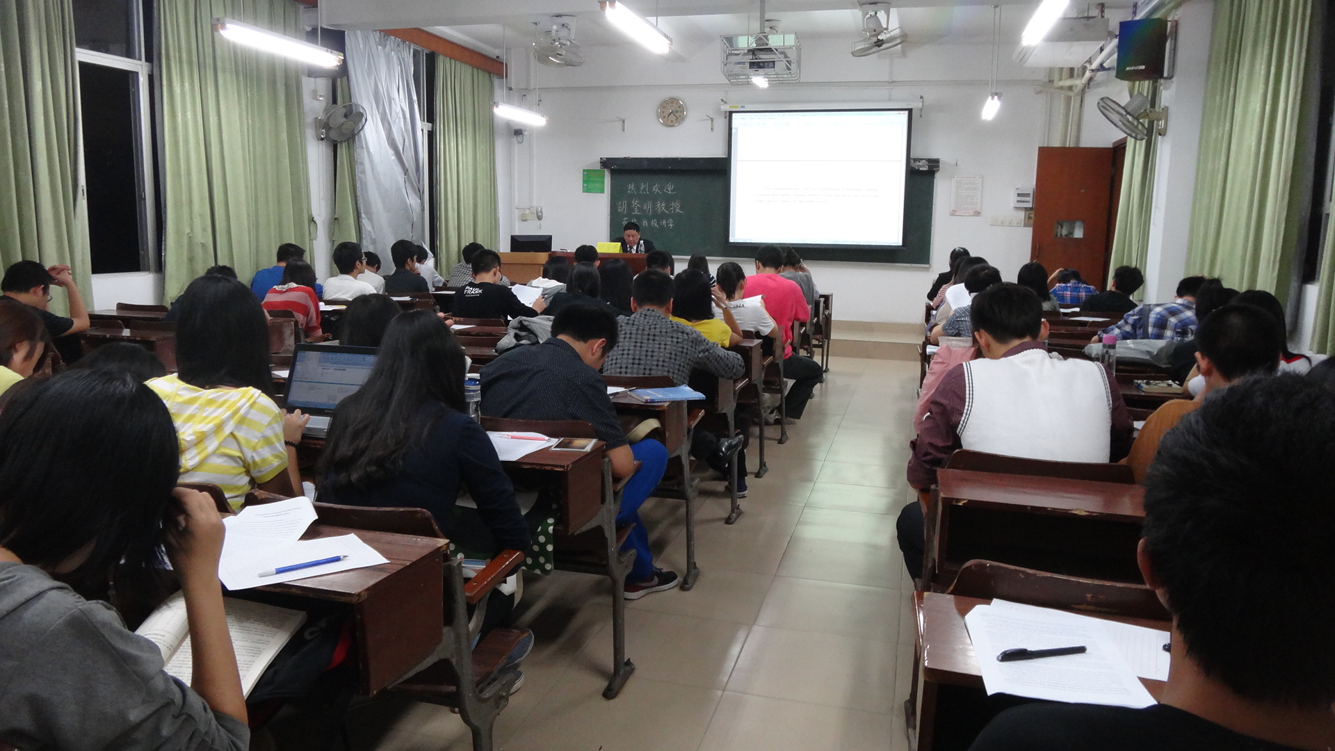 白首心不移  伏枥志千里——胡鉴明教授在我院举行中韩关系讲座